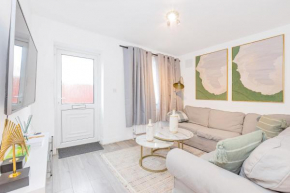 Charming 2BR flat in Ealing, 4min Hanger Lane Tube